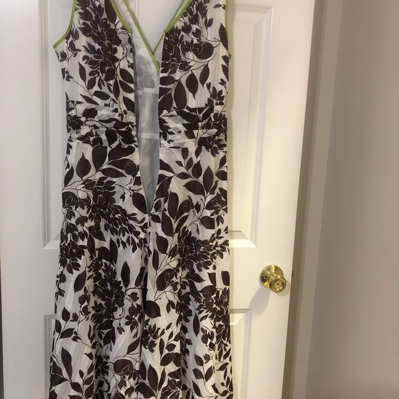 Unique design with empire waist - Picture 5 of 6